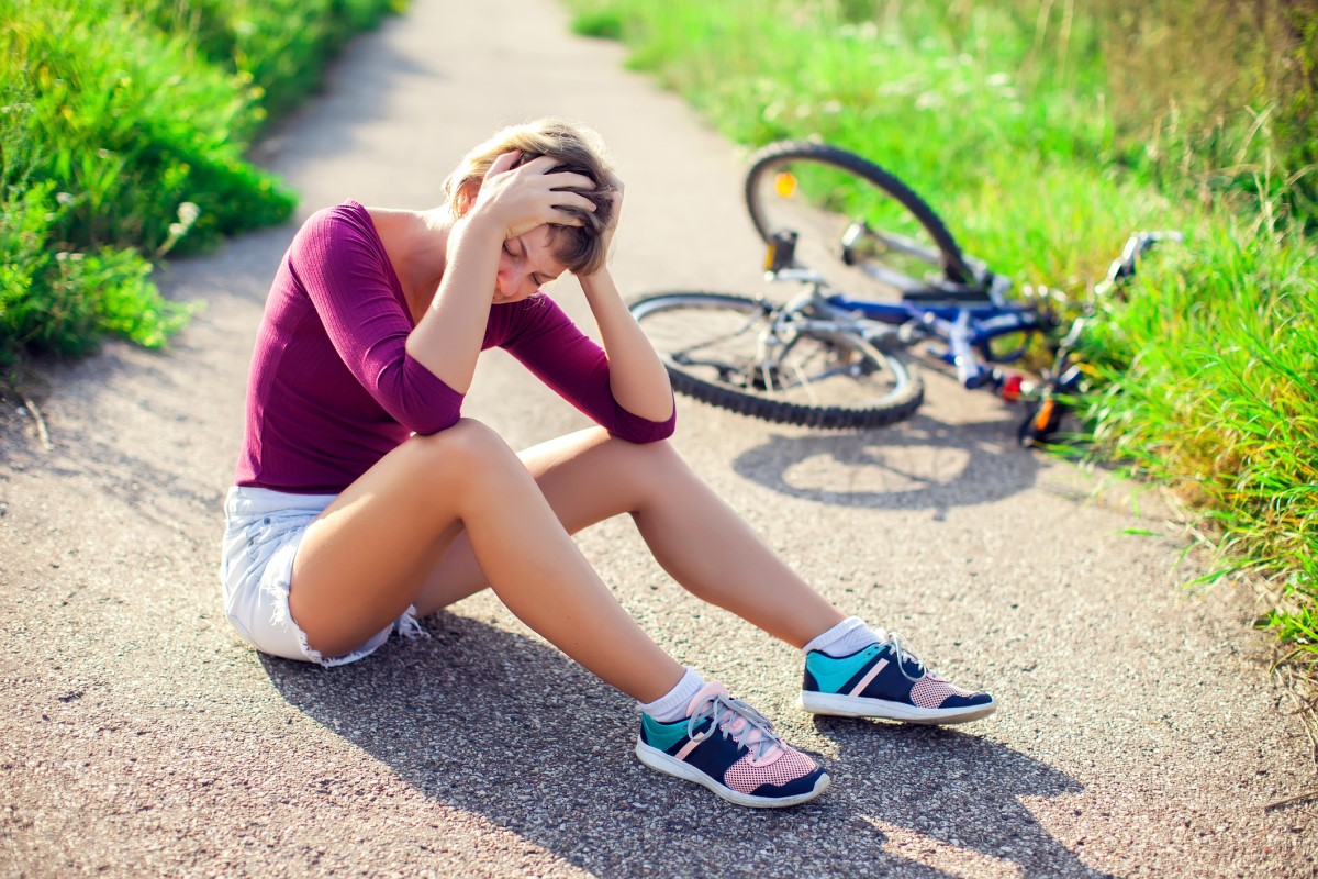 Rănire la cap a unei femei în urma unei căderi de pe bicicletă